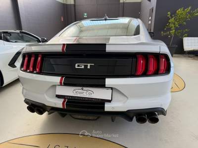 Ford Mustang Fastback 5.0 V8 aut. GT Bianco usata Medesano