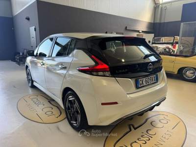 Nissan Leaf Acenta 40 kWh / TELECAMERA / CERCHI 16'' Bianco usata Medesano