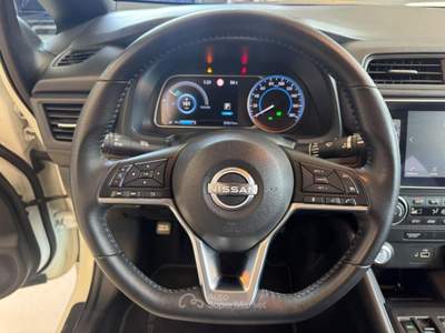 Nissan Leaf Acenta 40 kWh / TELECAMERA / CERCHI 16'' Bianco usata Medesano