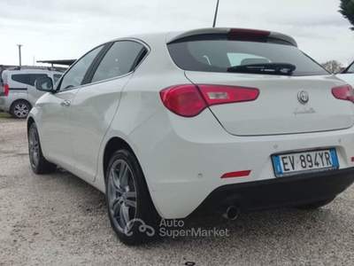 Alfa Romeo Giulietta 1.6 JTDm-2 105 CV Exclusive Bianco usata Forlimpopoli