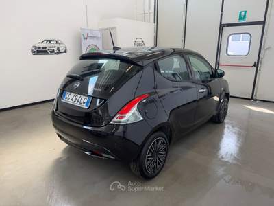 Lancia Ypsilon 5 porte Posti S&S Hybrid Ecochic Gold Nero usata Poviglio