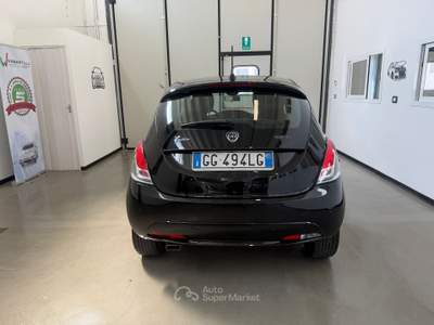 Lancia Ypsilon 5 porte Posti S&S Hybrid Ecochic Gold Nero usata Poviglio