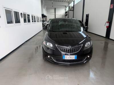 Lancia Ypsilon 5 porte Posti S&S Hybrid Ecochic Gold Nero usata Poviglio