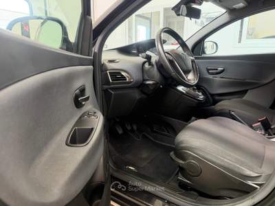 Lancia Ypsilon 5 porte Posti S&S Hybrid Ecochic Gold Nero usata Poviglio