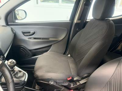 Lancia Ypsilon 5 porte Posti S&S Hybrid Ecochic Gold Nero usata Poviglio
