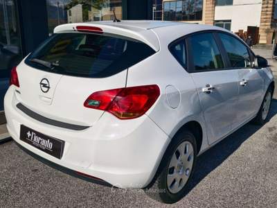 Opel Astra 1.4 100CV 5 porte Cosmo Bianco usata Tarcento