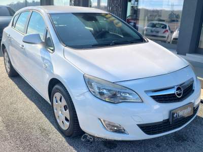 Opel Astra 1.4 100CV 5 porte Cosmo Bianco usata Tarcento
