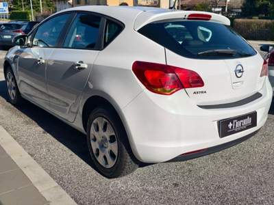 Opel Astra 1.4 100CV 5 porte Cosmo Bianco usata Tarcento