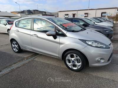 Ford Fiesta 5p. Titanium Argento usata Qualiano