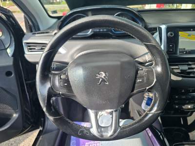 Peugeot 2008 BlueHDi 100cv Allure Nero usata Qualiano