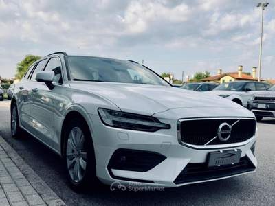 Volvo V60 B4 (d) Geartronic Momentum  SENZA VINCOLI Bianco usata Santa Maria di Sala