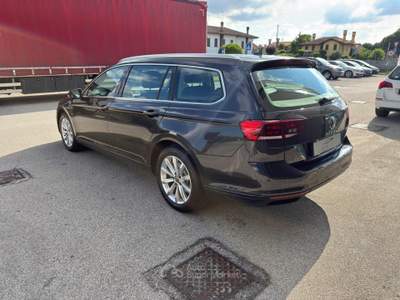 Volkswagen Passat 2.0 TDI SCR 122 CV EVO DSG Business Marrone usata Santa Maria di Sala