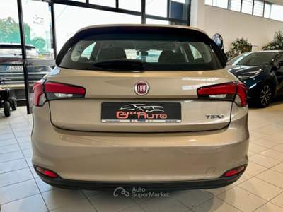 Fiat Tipo 1.4 5p. Easy *NEOPATENTATI*SENSORI POSTERIORI* Oro usata Cassina de' Pecchi