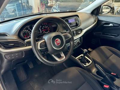 Fiat Tipo 1.4 5p. Easy *NEOPATENTATI*SENSORI POSTERIORI* Oro usata Cassina de' Pecchi