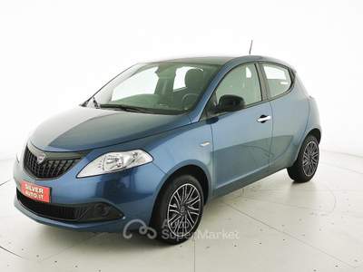 Lancia Ypsilon 1.0 FireFly 5 porte S&S Hybrid Gold Blu/Azzurro usata Crema