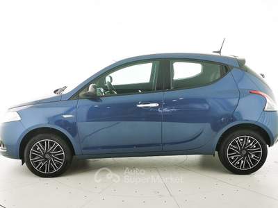 Lancia Ypsilon 1.0 FireFly 5 porte S&S Hybrid Gold Blu/Azzurro usata Crema