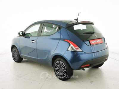 Lancia Ypsilon 1.0 FireFly 5 porte S&S Hybrid Gold Blu/Azzurro usata Crema