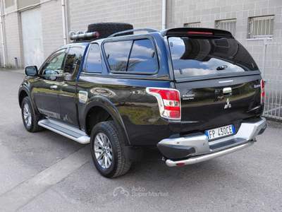 Mitsubishi L200 2.4d Double cab hard top 181cv UNICO PROPRIETARIO Nero usata Bernate Ticino