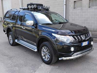 Mitsubishi L200 2.4d Double cab hard top 181cv UNICO PROPRIETARIO Nero usata Bernate Ticino