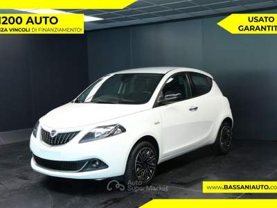 Lancia Ypsilon 1.0 FireFly 5 porte S&S Hybrid Ecochic Gold Bianco usata Arsiè