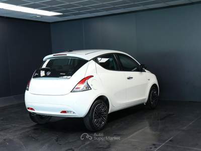 Lancia Ypsilon 1.0 FireFly 5 porte S&S Hybrid Ecochic Gold Bianco usata Arsiè