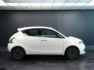 Lancia Ypsilon 1.0 FireFly 5 porte S&S Hybrid Ecochic Gold Bianco usata Arsiè