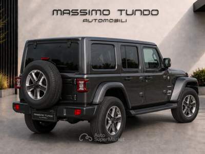 Jeep Wrangler Unlimited 2.2 Mjt II Sahara Grigio usata Casarano