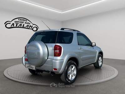 Toyota RAV4 2.0 Tdi D-4D 3 porte Sol Argento usata Maniace