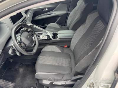 Peugeot 3008 S&S EAT8 Active Pack usata Omegna
