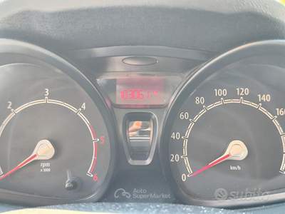Ford Fiesta 1.4 5 PORTE PERFETTA PER NEOPATENTATI usata Omegna