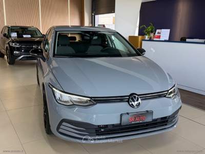 Volkswagen Golf Golf 1.0 eTSI EVO DSG Life usata Osio Sopra