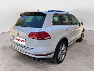 Volkswagen Touareg 3.0 V6 tdi Executive 262cv tiptronic- TETTO Bianco usata Milano