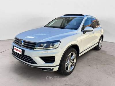 Volkswagen Touareg 3.0 V6 tdi Executive 262cv tiptronic- TETTO Bianco usata Milano