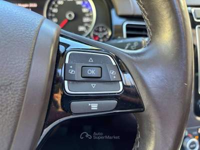 Volkswagen Touareg 3.0 V6 tdi Executive 262cv tiptronic- TETTO Bianco usata Milano
