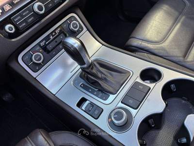 Volkswagen Touareg 3.0 V6 tdi Executive 262cv tiptronic- TETTO Bianco usata Milano