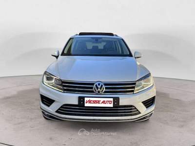 Volkswagen Touareg 3.0 V6 tdi Executive 262cv tiptronic- TETTO Bianco usata Milano