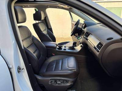 Volkswagen Touareg 3.0 V6 tdi Executive 262cv tiptronic- TETTO Bianco usata Milano