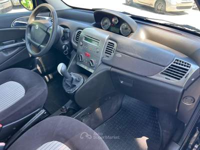 Lancia Ypsilon 5 Posti Unico Proprietrio Nero usata Isernia