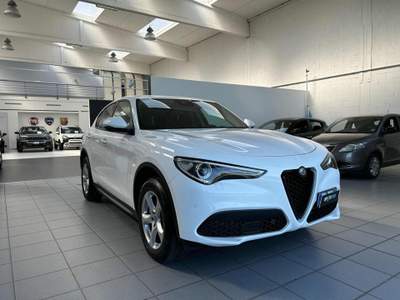 Alfa Romeo Stelvio 2.0 Turbo 200 CV AT8 Q4 Business Bianco usata Vercelli