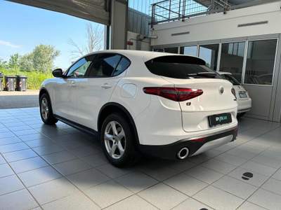 Alfa Romeo Stelvio 2.0 Turbo 200 CV AT8 Q4 Business Bianco usata Vercelli