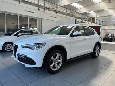 Alfa Romeo Stelvio 2.0 Turbo 200 CV AT8 Q4 Business Bianco usata Vercelli