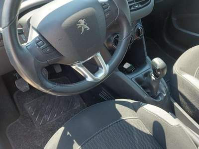 Peugeot 208  5p 1.2 puretech Access 82cv Bianco usata Fasano