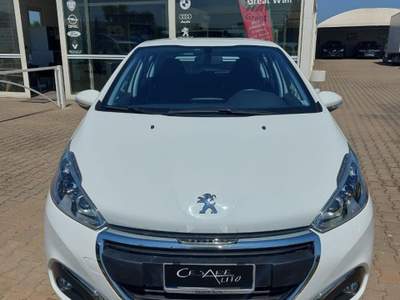 Peugeot 208  5p 1.2 puretech Access 82cv Bianco usata Fasano