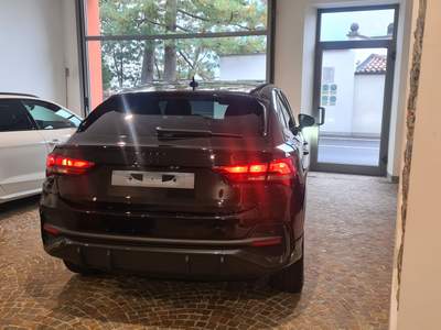 Audi Q3 AUDI Q3 SPORTBACK 45 TFSIe S-Tronic Blak Edition Nero usata Argegno