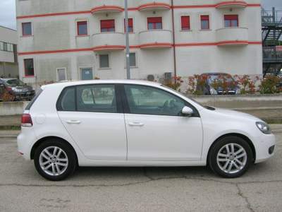 Volkswagen Golf 2.0 TDI 140CV DPF 5p. Highline Bianco usata Montemesola