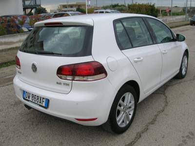 Volkswagen Golf 2.0 TDI 140CV DPF 5p. Highline Bianco usata Montemesola