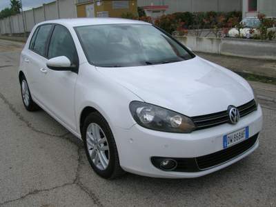 Volkswagen Golf 2.0 TDI 140CV DPF 5p. Highline Bianco usata Montemesola