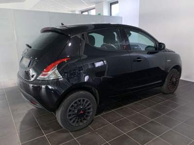 Lancia Ypsilon 0.9 TwinAir 85 CV 5 porte Metano Ecochic Gold Bianco usata Torino