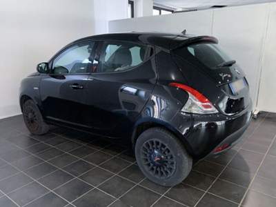 Lancia Ypsilon 0.9 TwinAir 85 CV 5 porte Metano Ecochic Gold Bianco usata Torino
