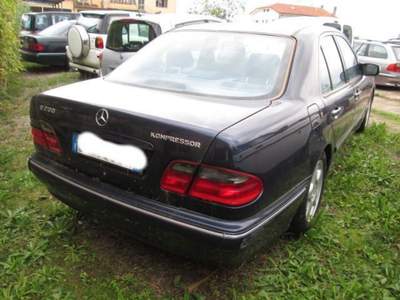 Mercedes-Benz Classe E 200 Kompressor Avantgarde Blu/Azzurro usata Lamporecchio